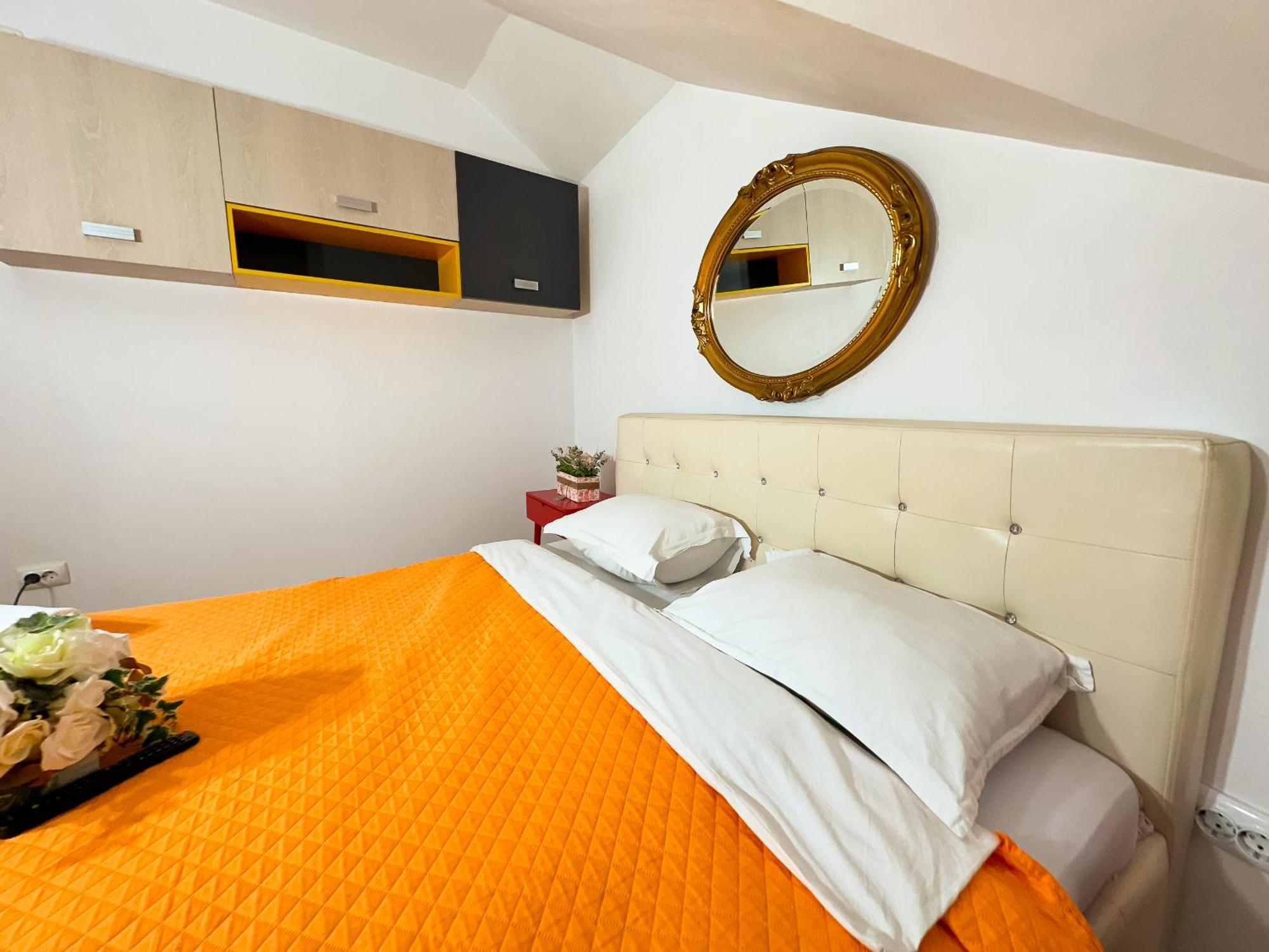 Millenium Apartment Central ไกรโอวา ภายนอก รูปภาพ