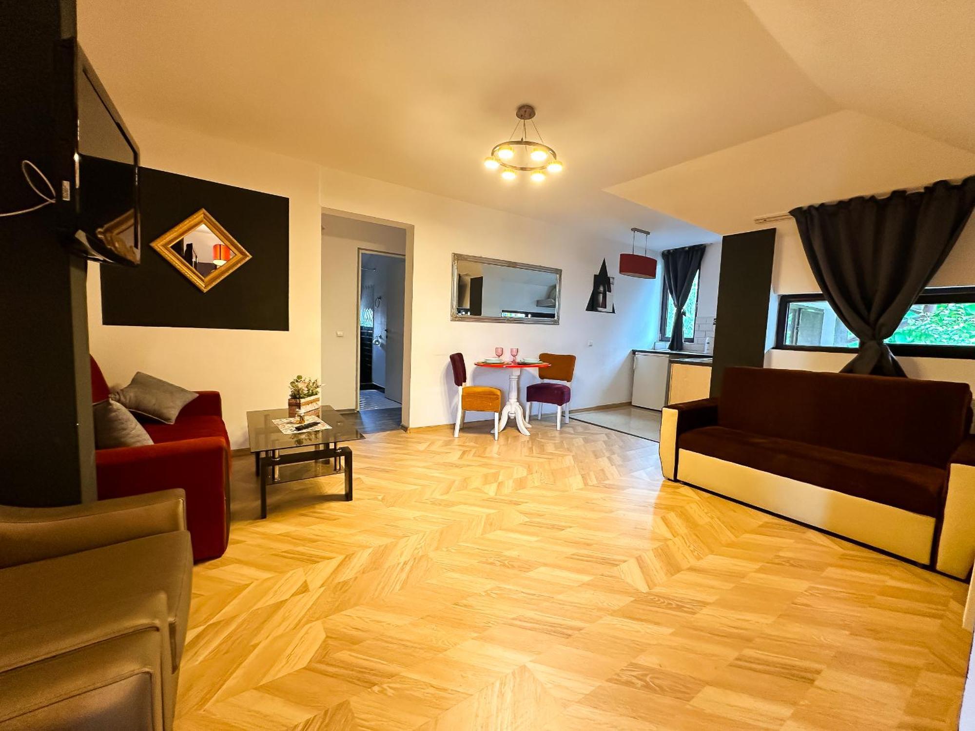 Millenium Apartment Central ไกรโอวา ภายนอก รูปภาพ